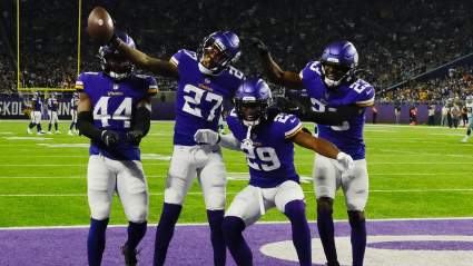 Second Vikings Starter Injured, Unlikely to Play Against Bills