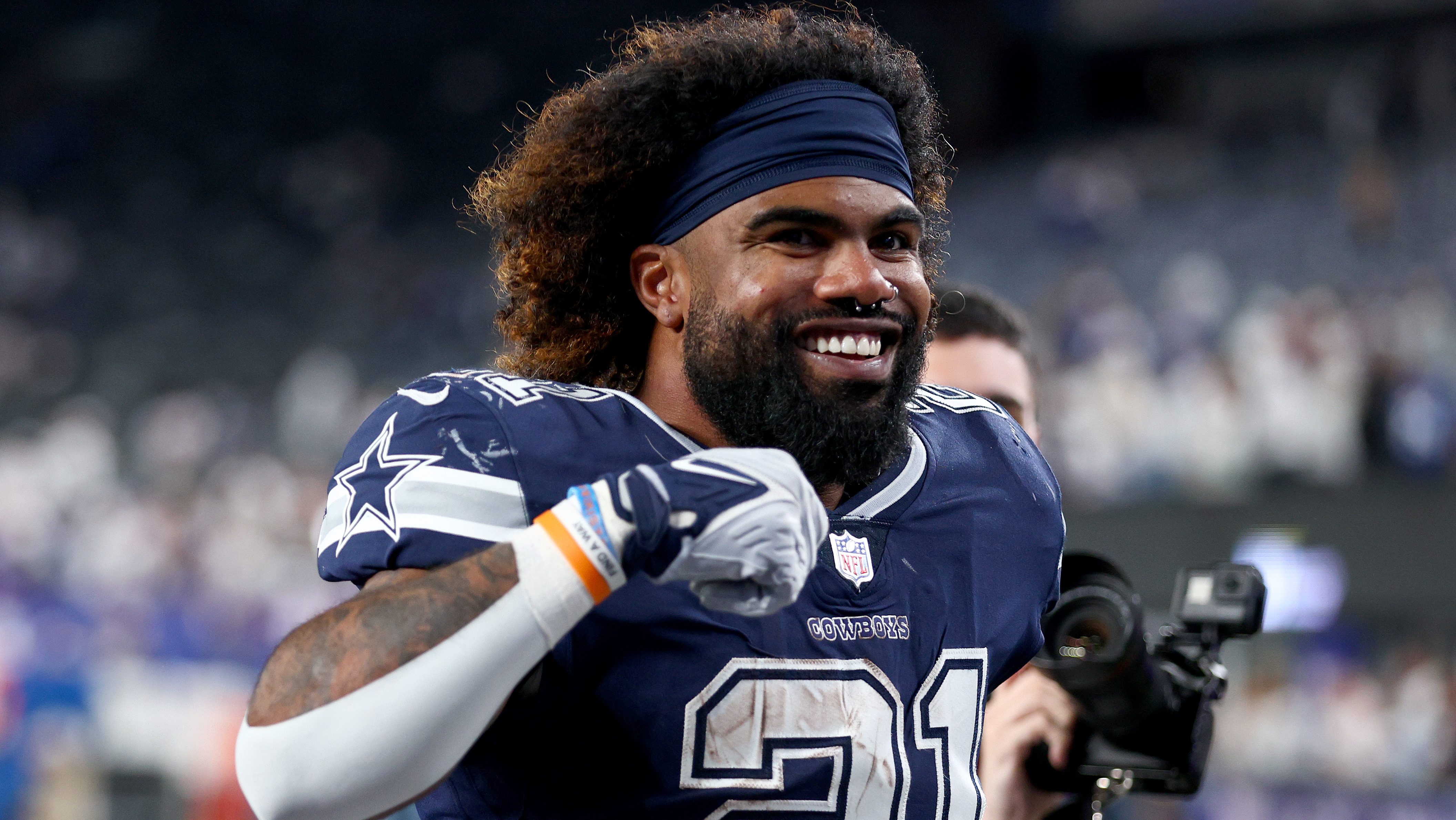 Cowboys' Ezekiel Elliott likely to miss Bears matchup with knee injury:  report