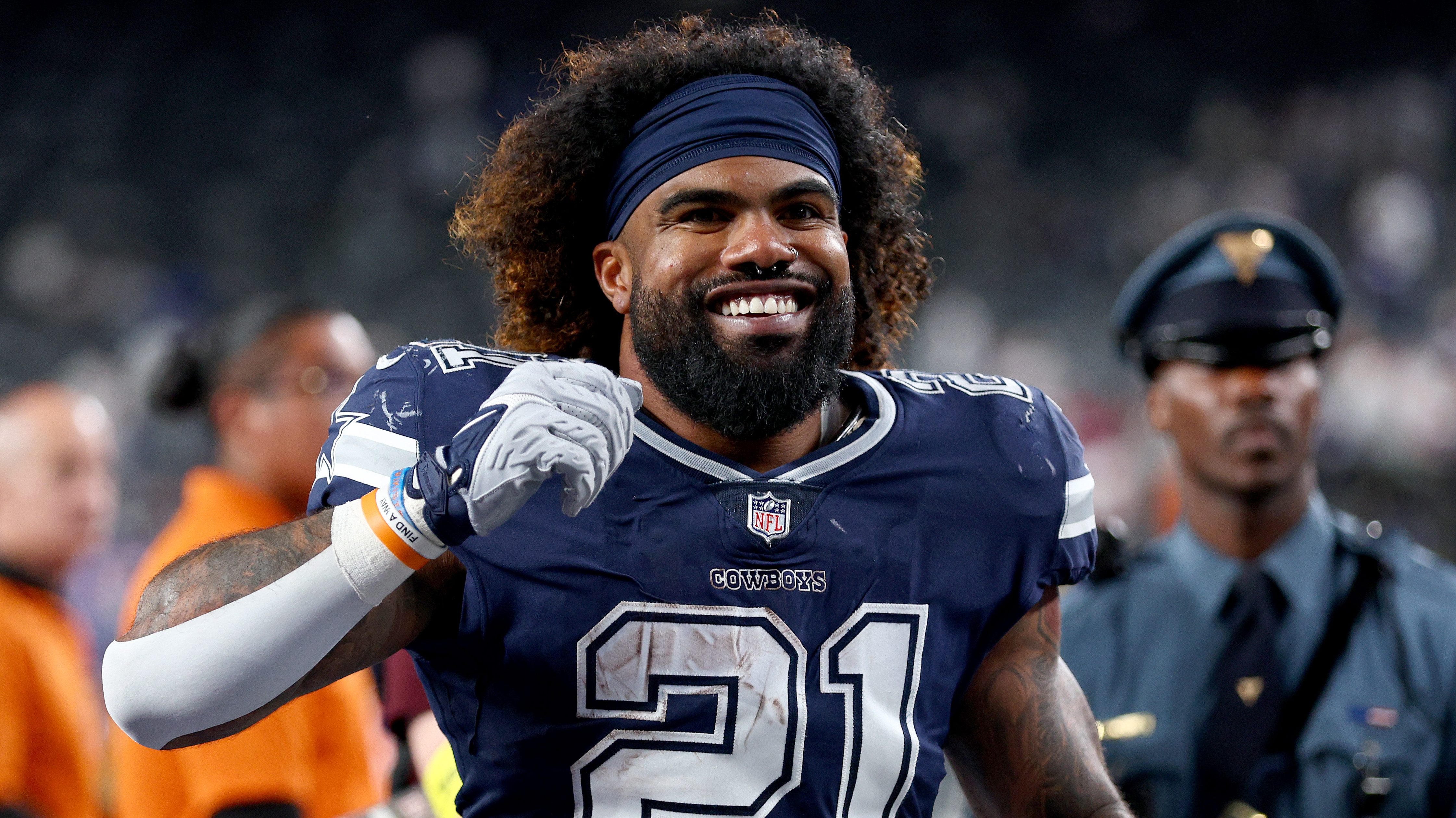 Battle of former Ohio State Buckeyes: Ezekiel Elliott gets best of