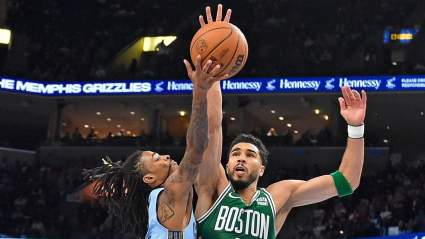 Celtics’ Jayson Tatum Gives Knee Update Following Scary Collision