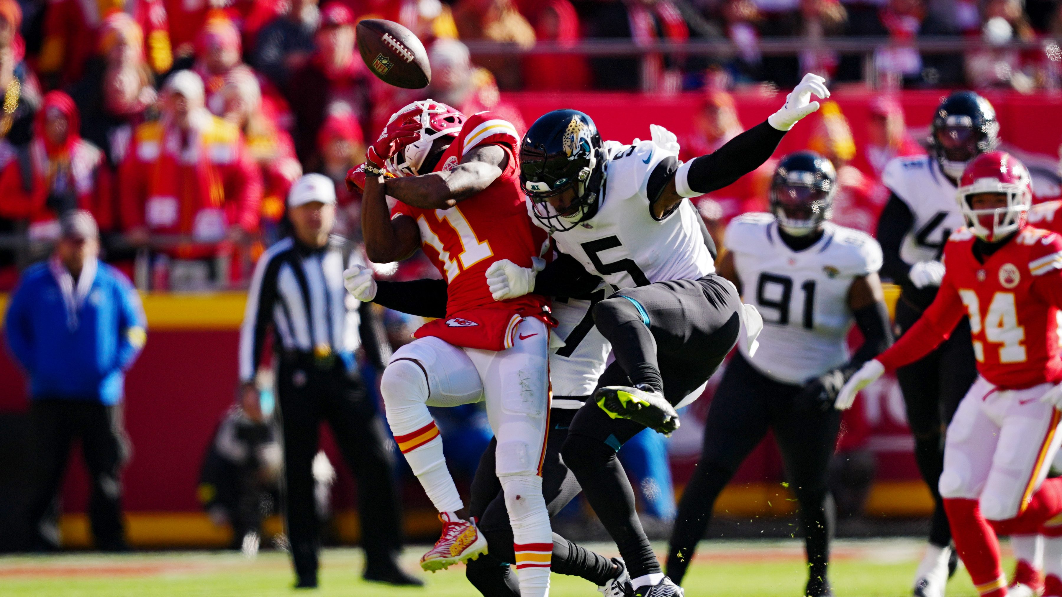 Chiefs WR Marquez Valdes-Scantling Takes Aim At NFL In Viral Post