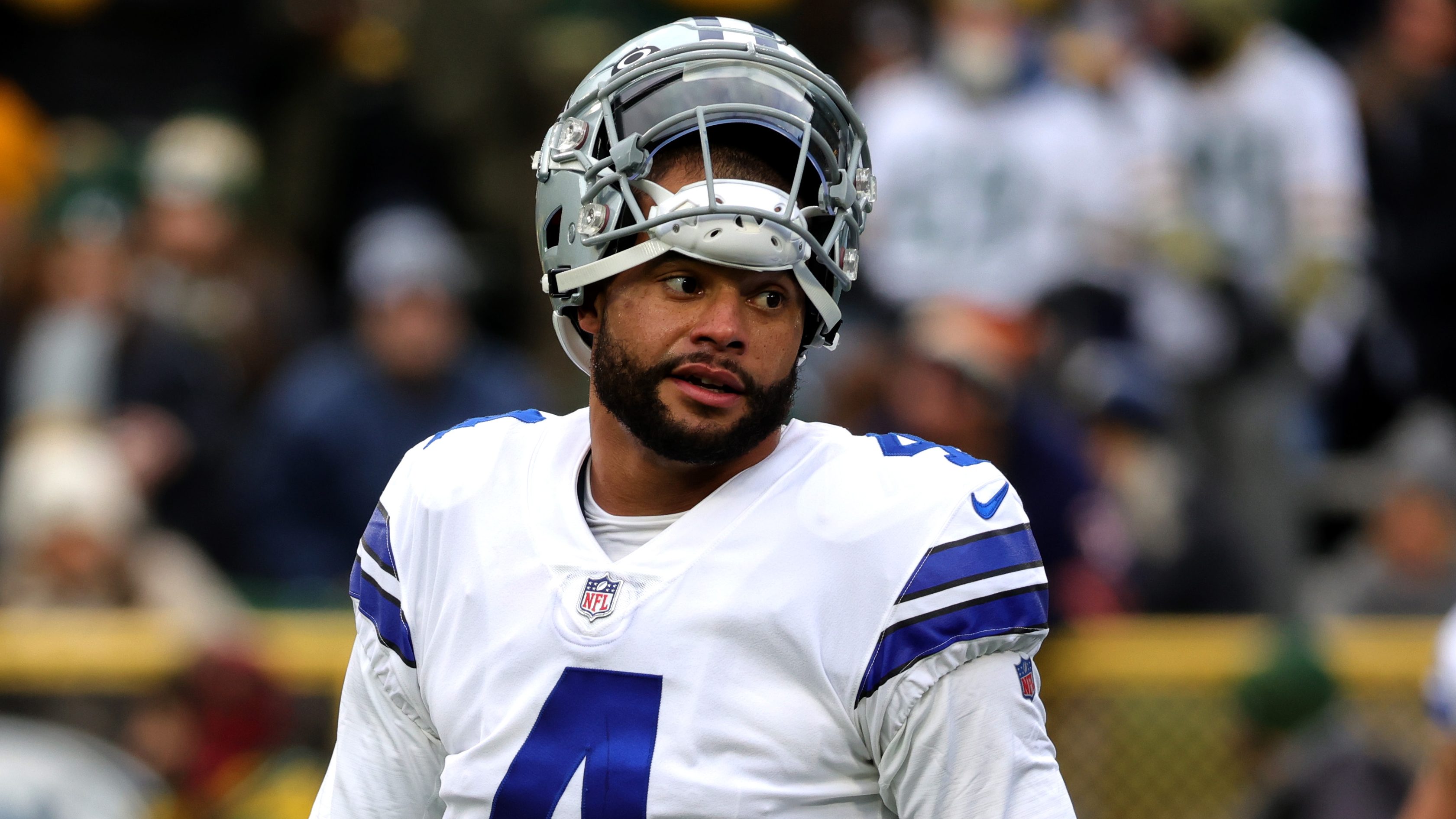 Dallas Cowboys quarterback Dak Prescott (4) looks to pass during an NFL  game against the Green Bay Packers Sunday, Nov. 13, 2022, in Green Bay,  Wis. (AP Photo/Jeffrey Phelps Stock Photo - Alamy