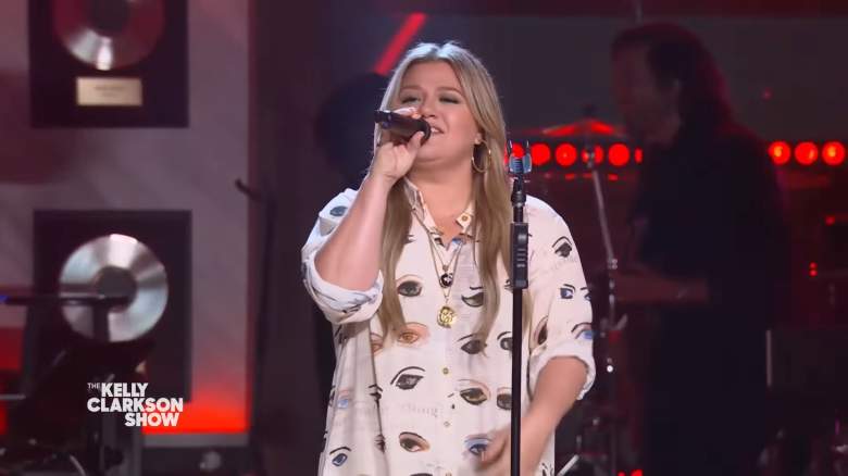 Kelly Clarkson performing on her show