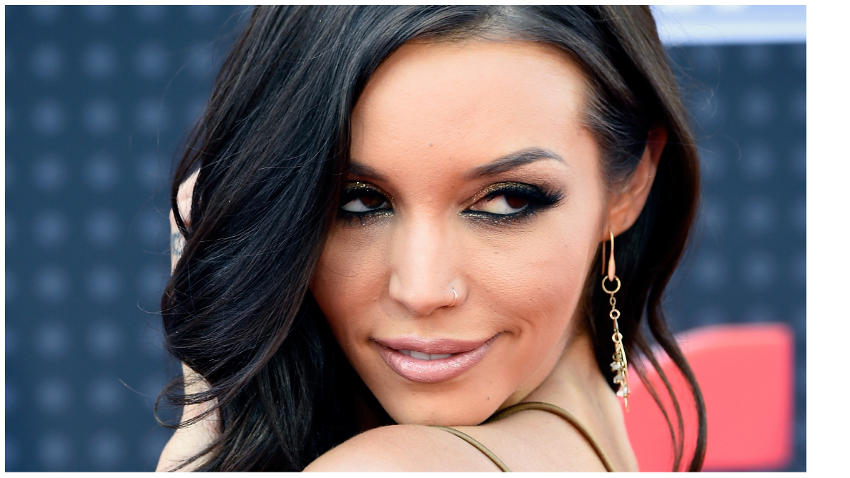 Vanderpump Rules' Scheana Shay Poses At Her 20-Year High School Reunion