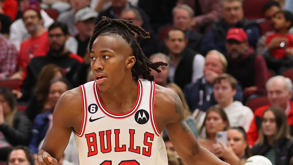 Bulls Guard Ayo Dosunmu Exits OT Thriller With Injury