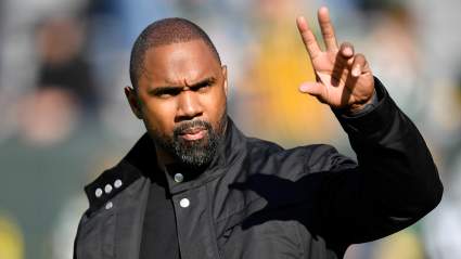 Charles Woodson Sends Eye-Opening Message on Derek Carr News