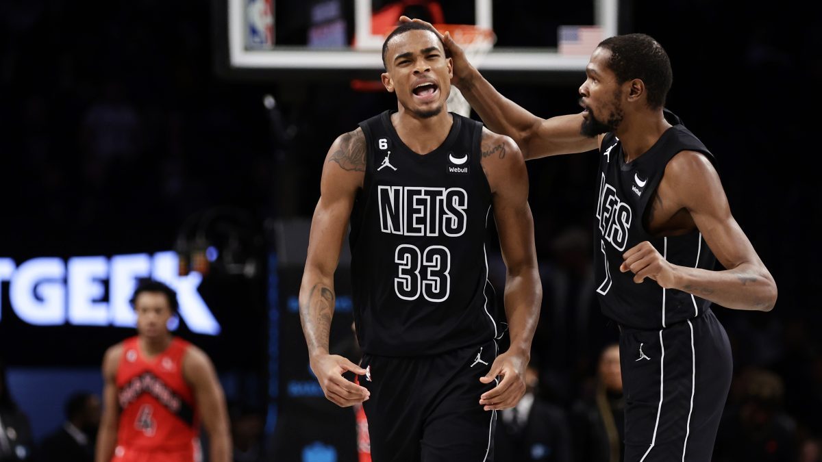 Brooklyn Nets re-sign Brook Lopez; Dwight Howard talks over for