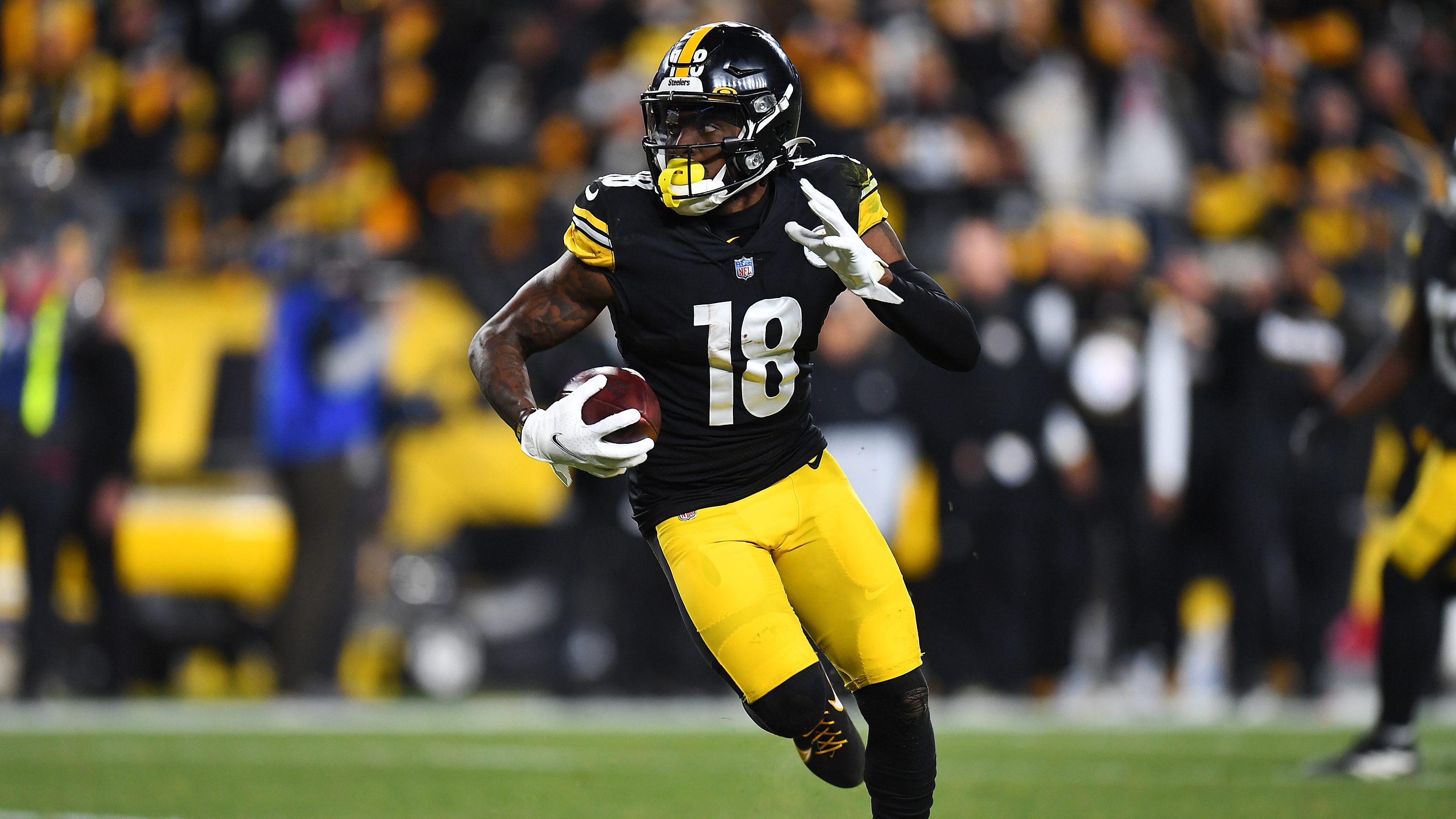 Steelers' Diontae Johnson Gets Advice From Cowboys' Michael Irvin