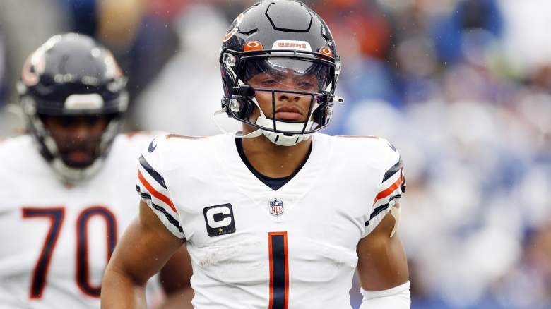 Chicago Bears quarterback Justin Fields handles the football in News  Photo - Getty Images