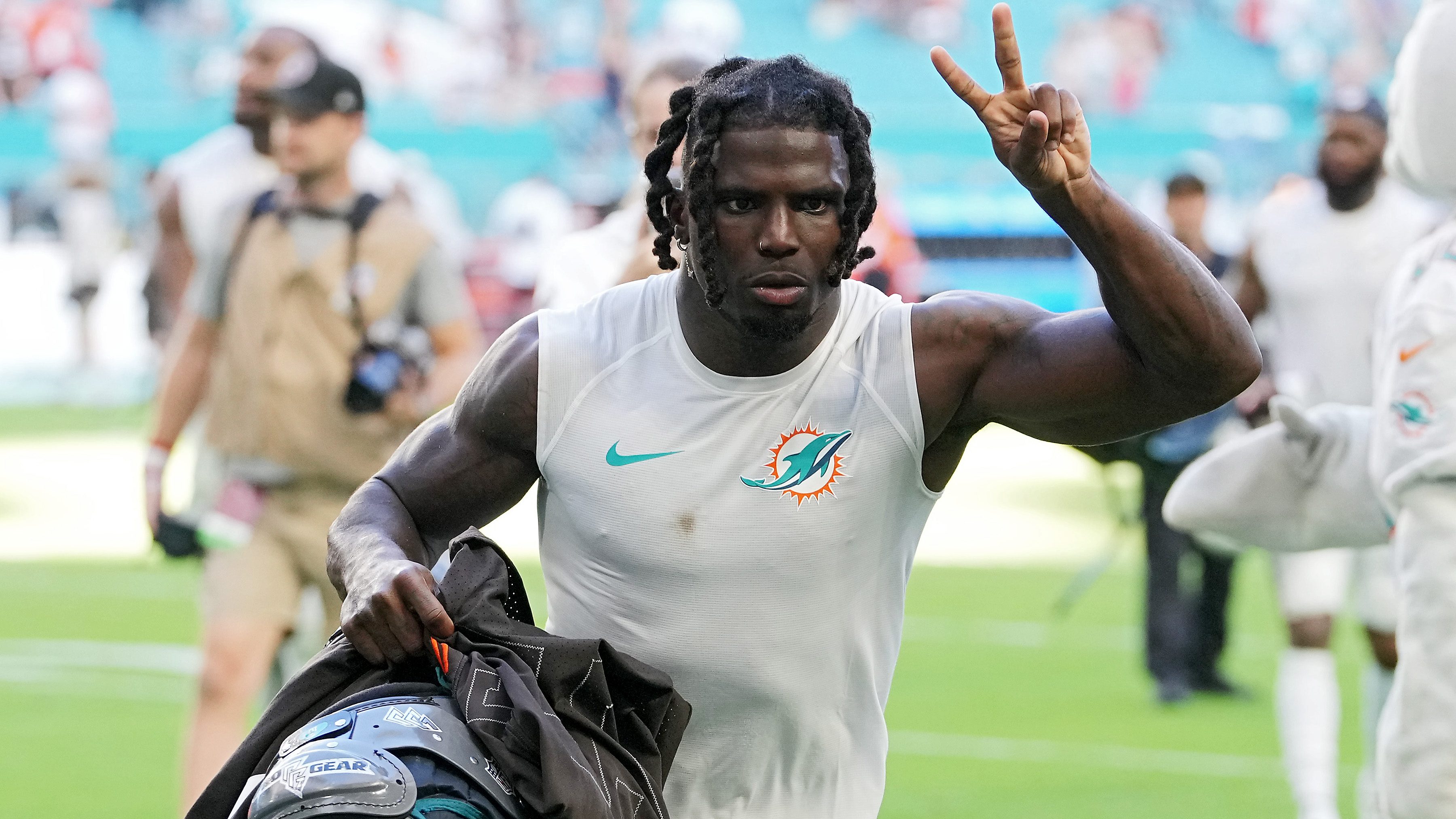 Tyreek Hill Miami Dolphins jersey: How to buy home, away gear after  offseason Kansas City Chiefs trade 