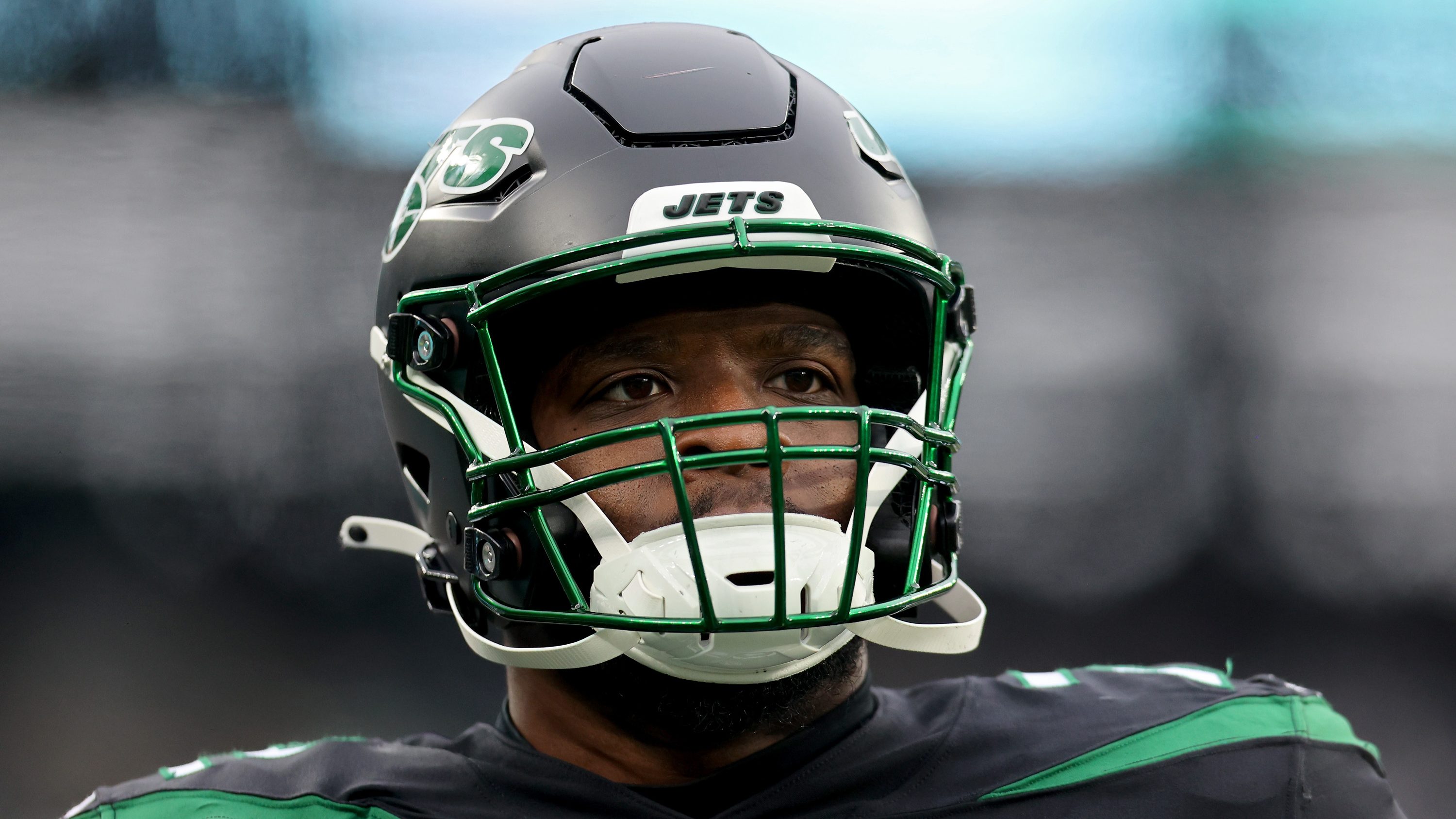 Micheal Clemons of the New York Jets jogs during the first half of a  News Photo - Getty Images