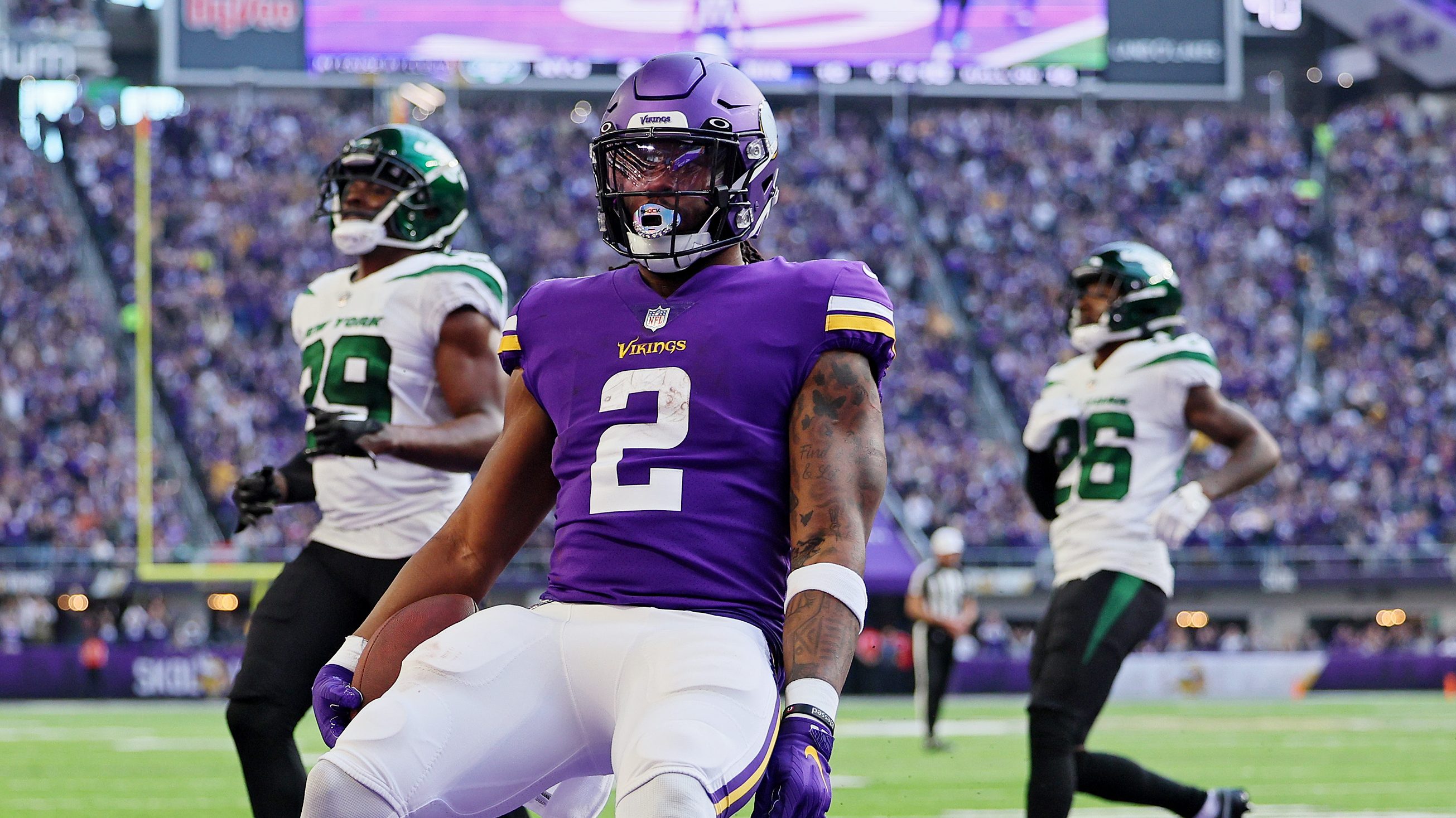 Vikings RB Alexander Mattison ties game with impressive touchdown