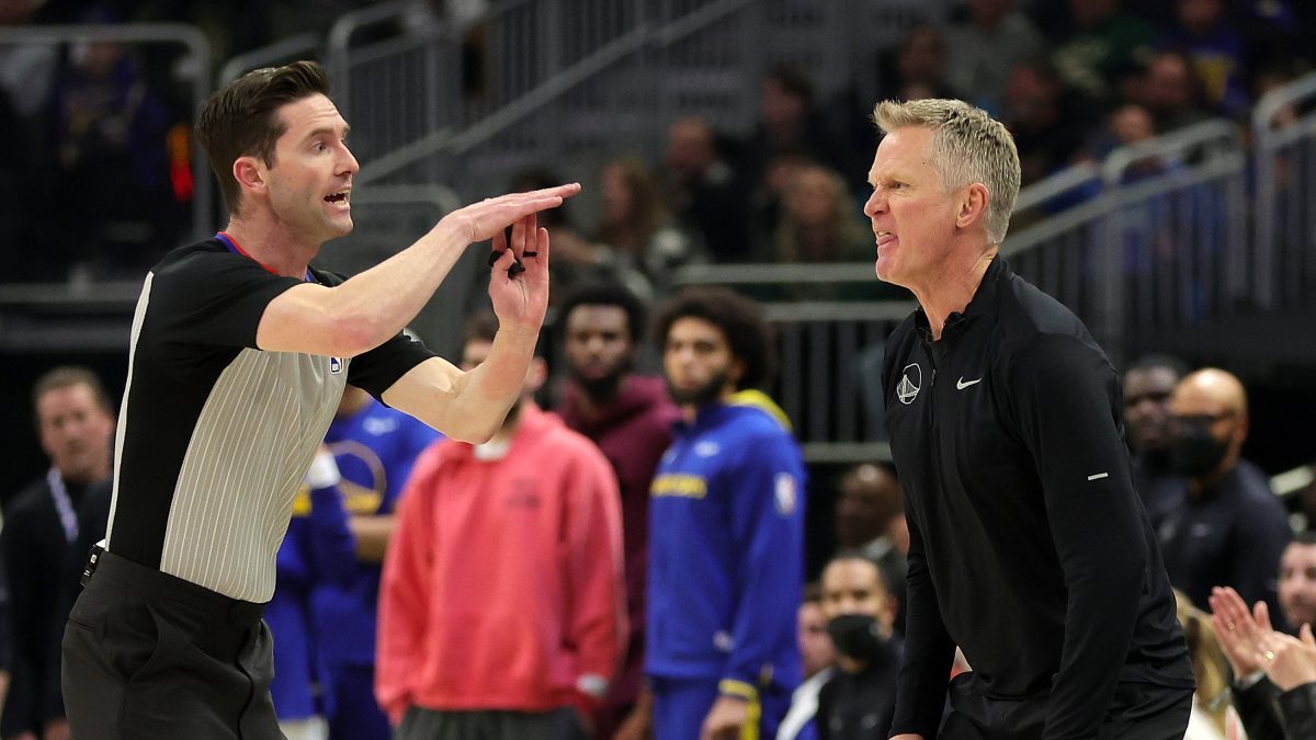 Steve Kerr Furiously Defends Stephen Curry Over Referees Vs. Bucks ...