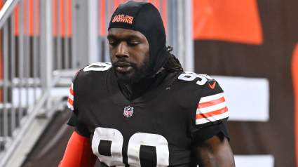 Browns Give Troublesome Update on Health of Jadeveon Clowney After Exit