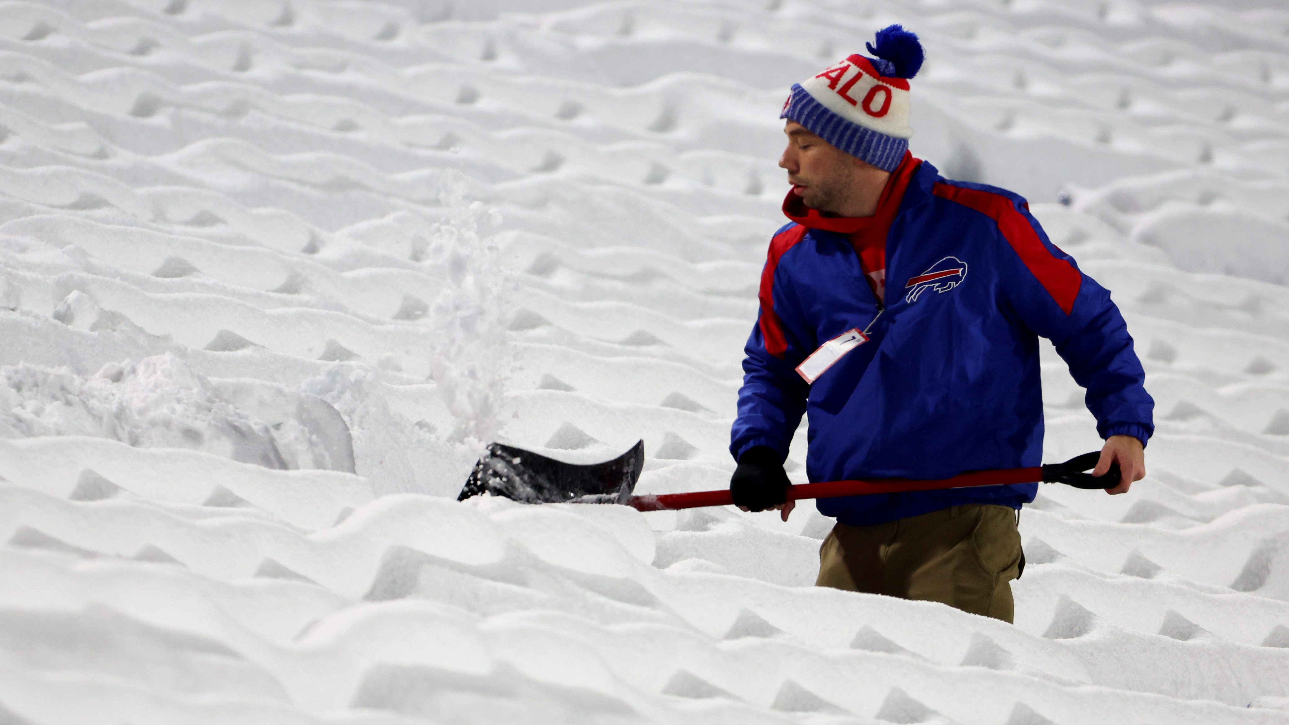 The MetLife Stadium field crew had a busy day shoveling snow at the Packers-Giants  game