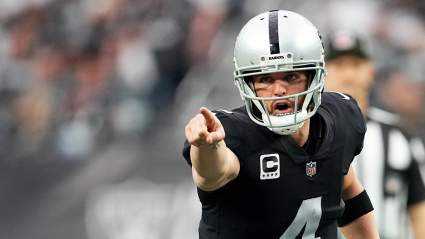 AFC Contender Called on to Pursue Raiders QB Derek Carr