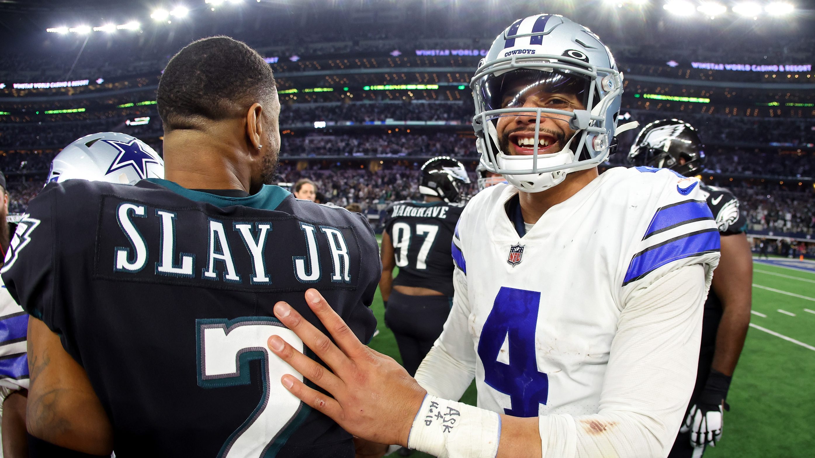 Prescott, Cowboys win 40-34, make Eagles wait on top seed