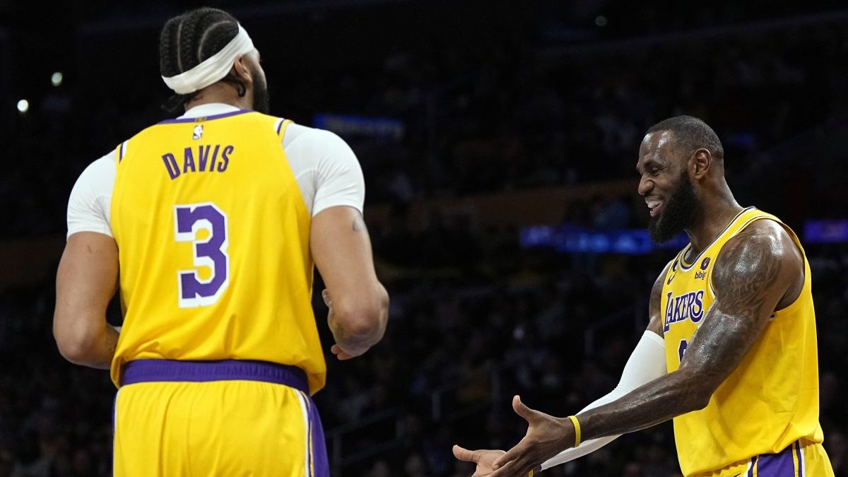 LeBron James returns as he and Davis send Lakers by Pacers