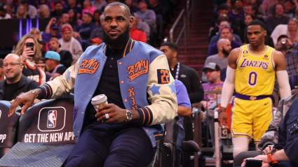 Lakers Legend Sends Strong Message to LeBron James