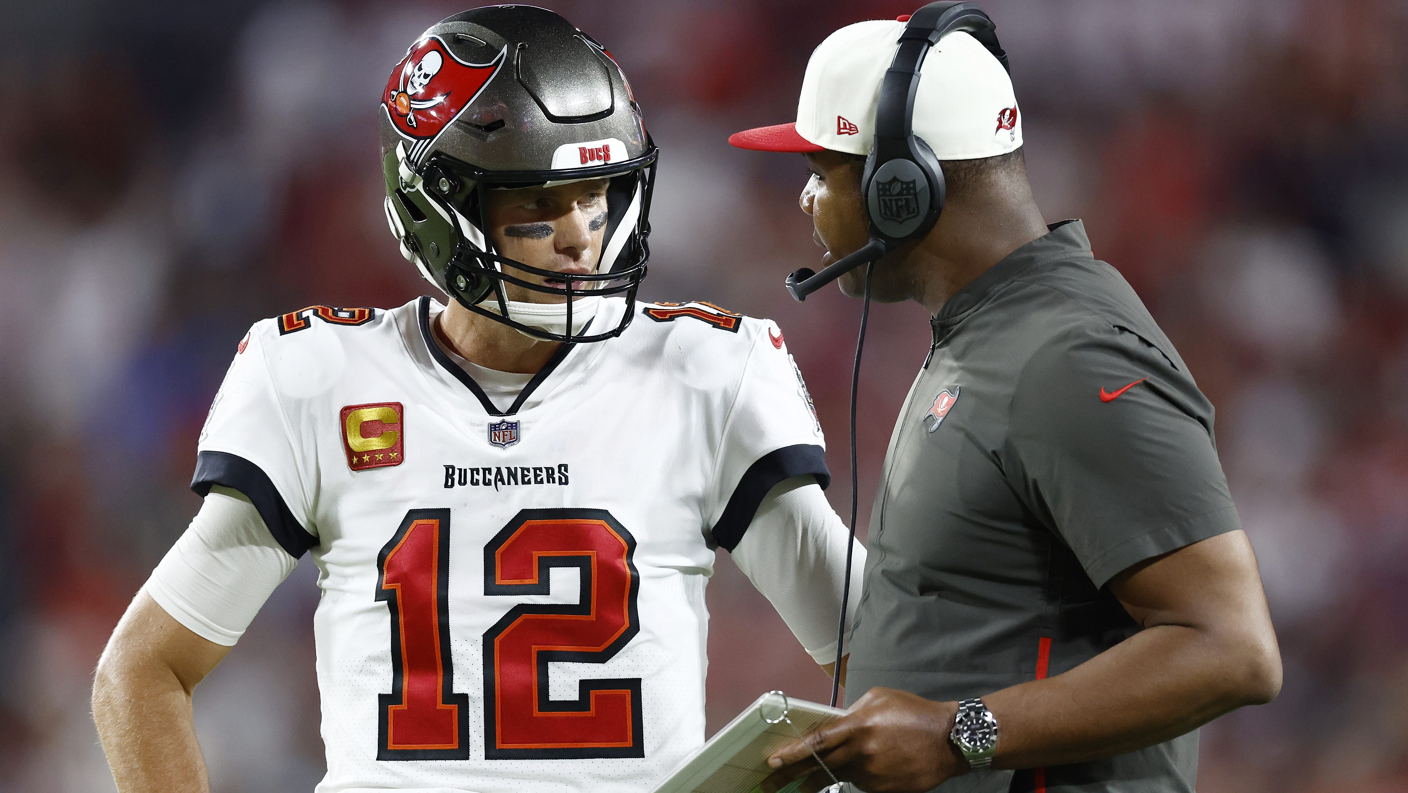 Tom Brady and Mike Evans help Buccaneers punch ticket to playoffs