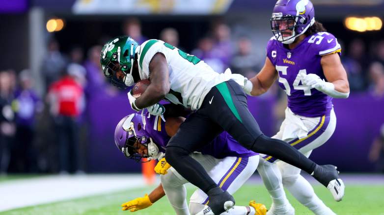 Vikings' Akayleb Evans sent off by officials after hard collision