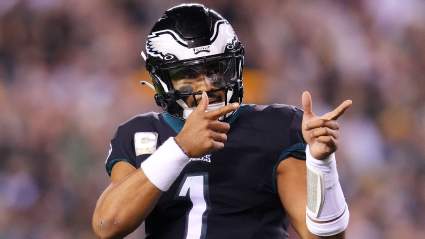 Eagles Could Land Alvin Kamara Clone for Jalen Hurts: Analyst