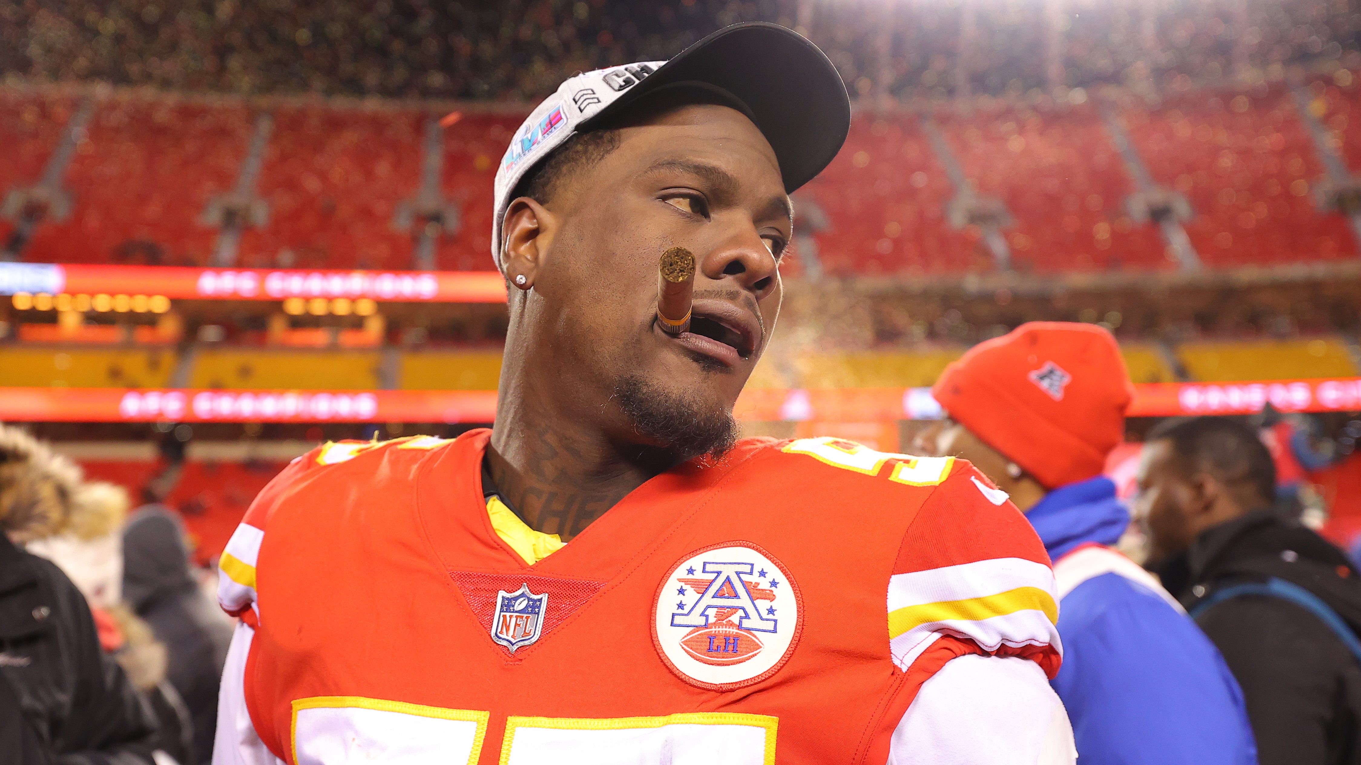 Frank Clark gets emotional with daughter on field after Chiefs win