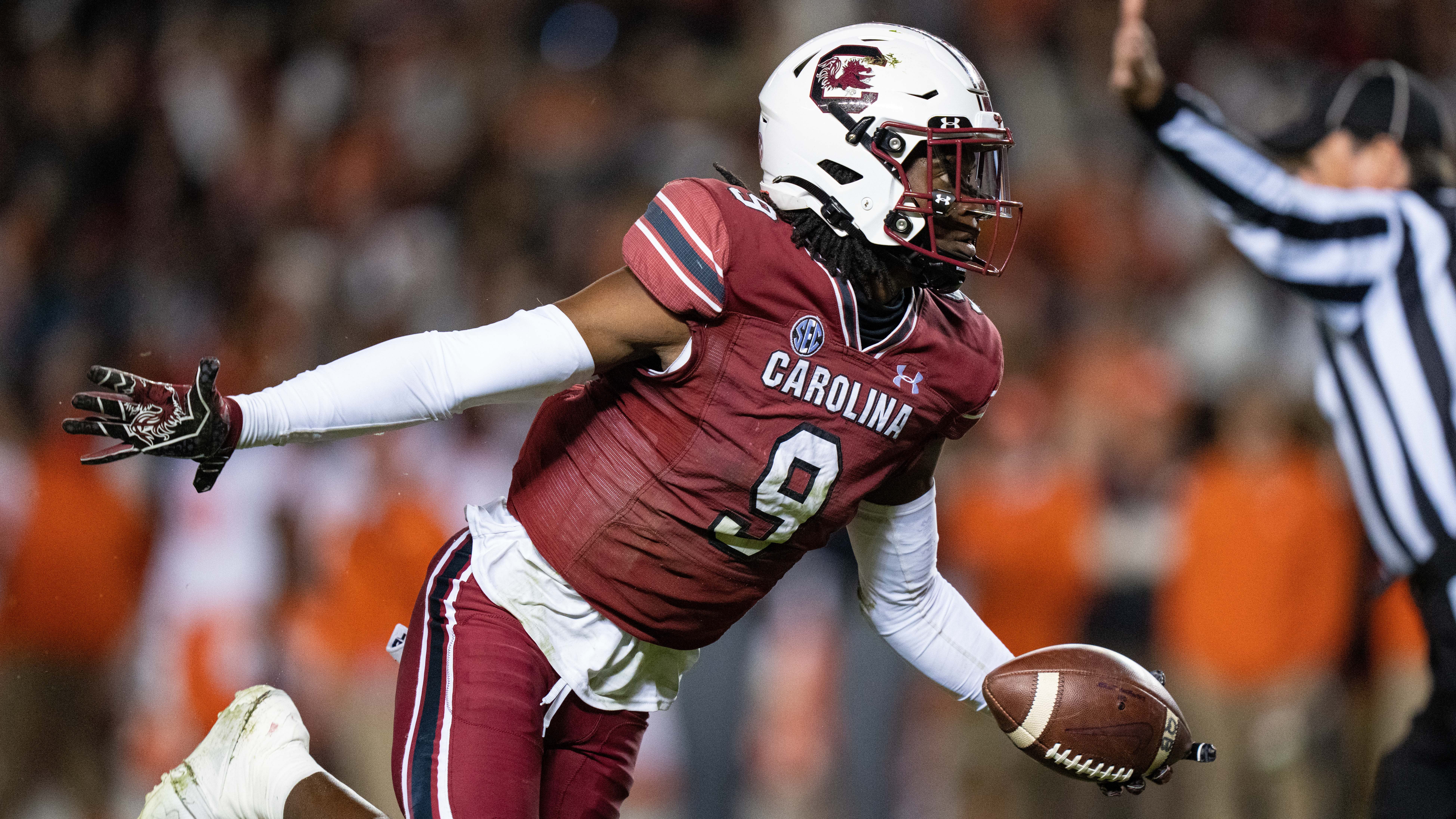 Carolina Panthers select South Carolina CB Jaycee Horn with the 8th pick in  the NFL Draft