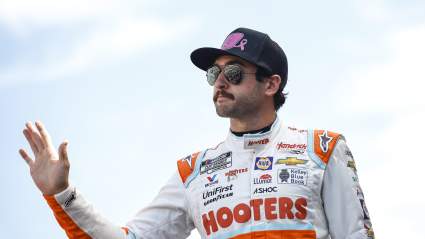 Chase Elliott Has a Brand-New Hooters Scheme for 2023