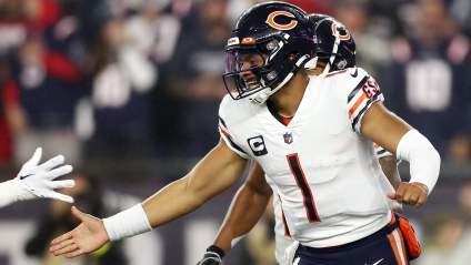 Bears Sign Starting Receiver to New Contract for 2023: Report
