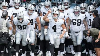 Former Teammate Defends Raiders for Benching Derek Carr