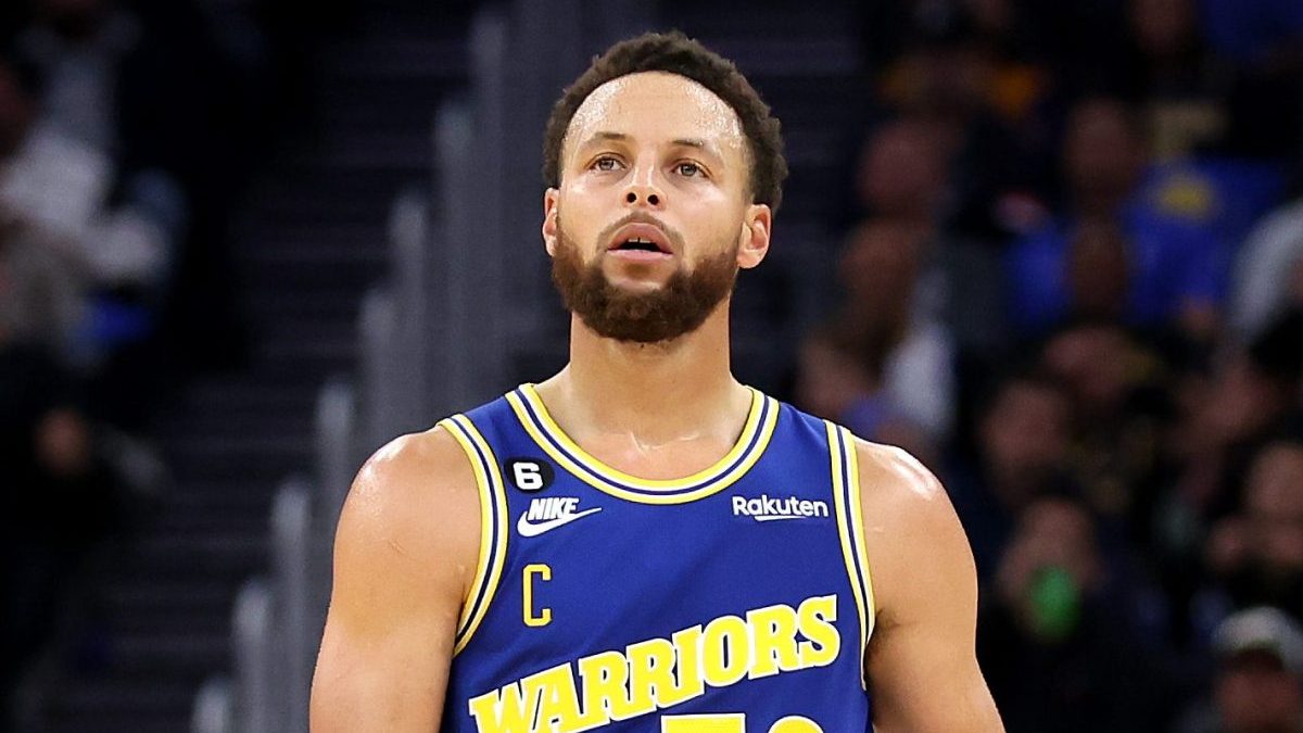 Steph Curry trades three-pointers for par threes