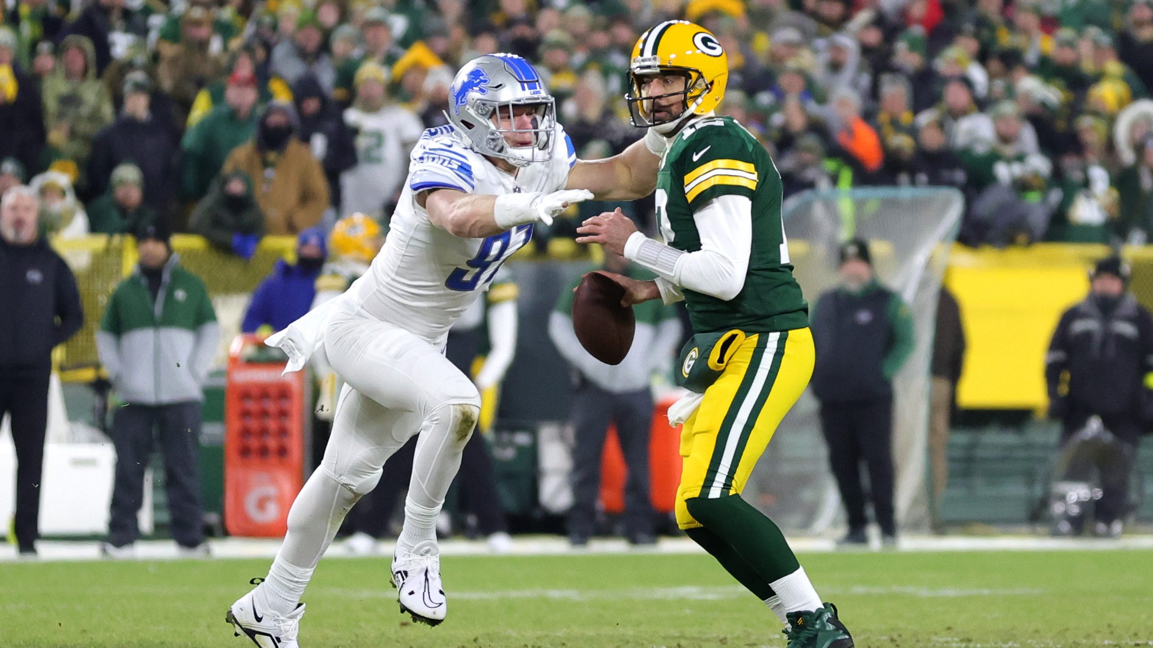 Lions' Aidan Hutchinson Celebrates Win With Lambeau Leap