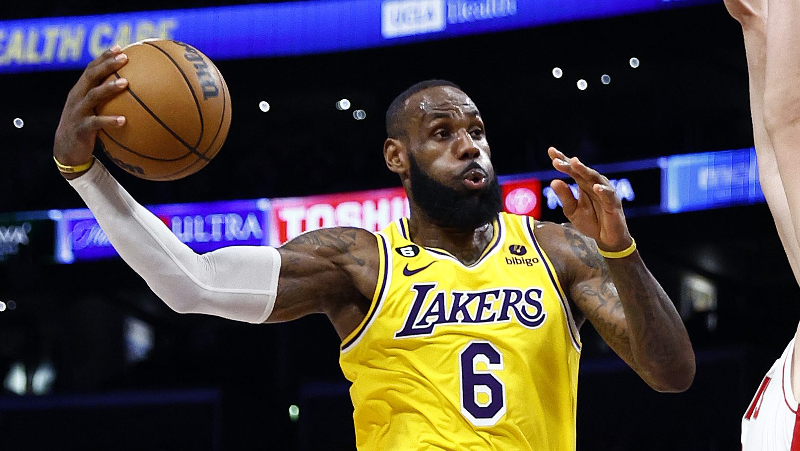 Lakers Star LeBron James Fires Off Cryptic Tweet Amid Trade Speculation