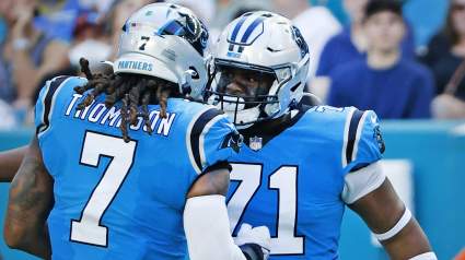 Chiefs New 6-Foot-5 Signing Sends Message to KC Fans
