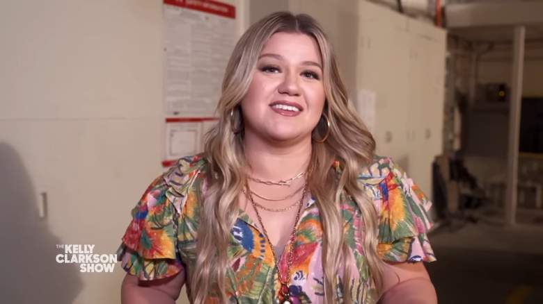 Kelly Clarkson on set to film her guest role