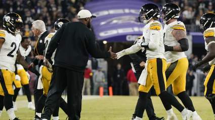 Camera Catches Mike Tomlin’s 3-Word Sideline Message to Kenny Pickett [LOOK]
