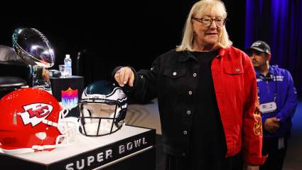 Chiefs & Eagles Fans Unite Over Viral ‘Mama Kelce’ Photo [LOOK]