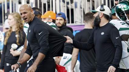 Jets Could Enter Unprecedented Bidding War for Top QB: Insider