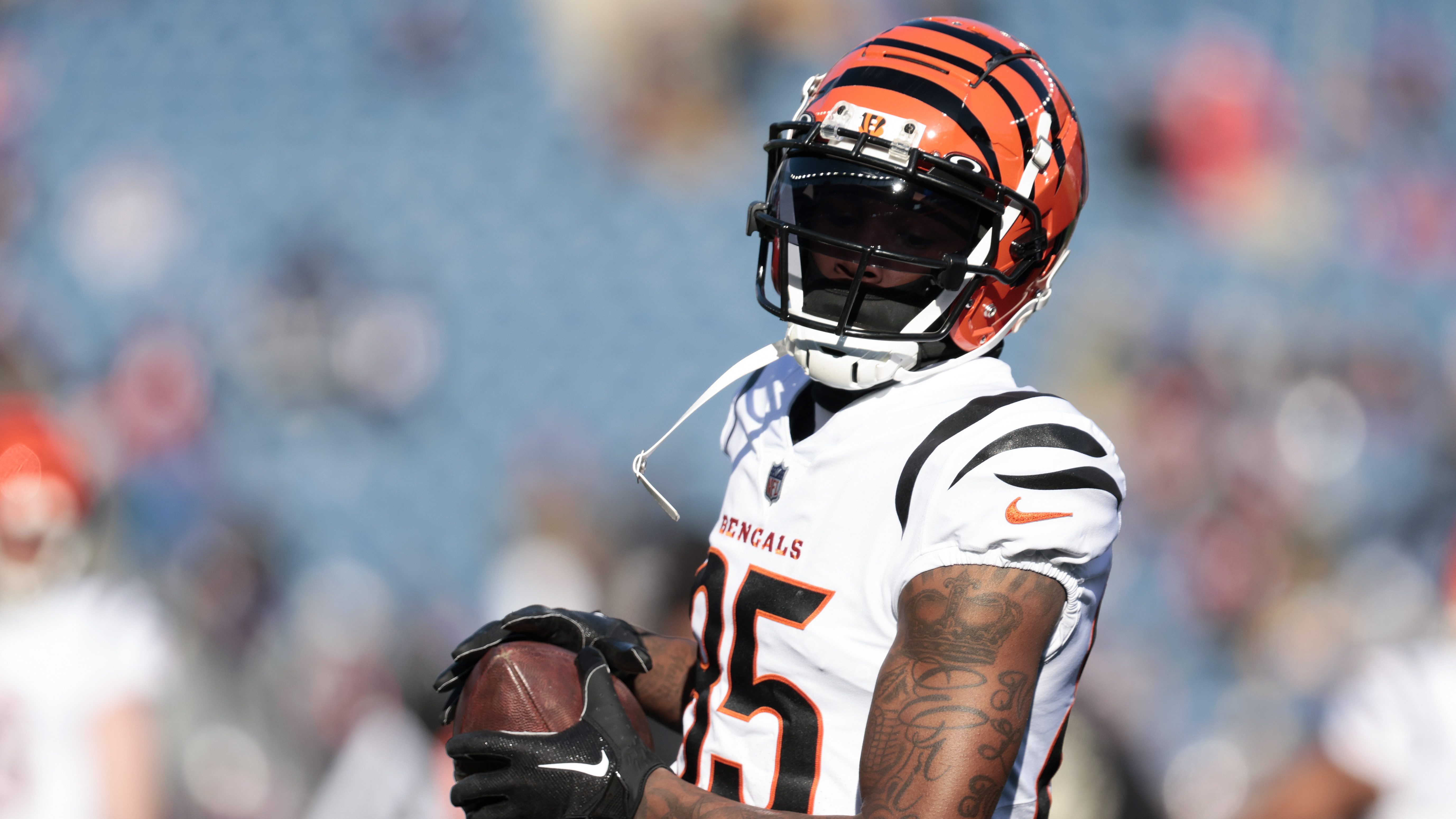 New PFF Trade Pitch Sends Wideout Tee Higgins to Lions