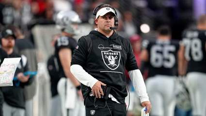 Insider Reveals New Favorite for Raiders QB Job With Tom Brady Retiring