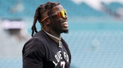 Ex-Chiefs WR Tyreek Hill Blasted for Siding With Eagles Over Twitter Beef
