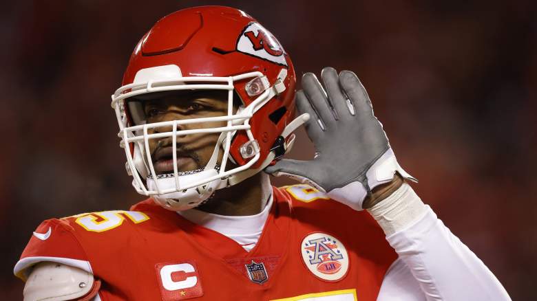 Chiefs star Chris Jones watches opener vs. Lions in suite amid contract  holdout
