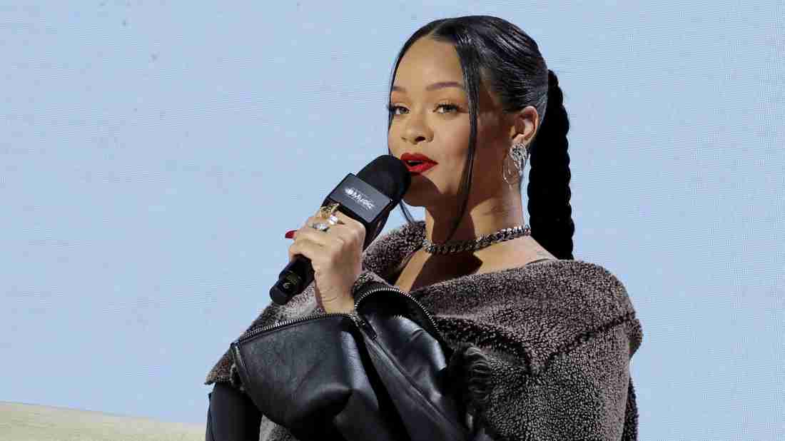 Rihanna's Age & Height: How Old & Tall She Is