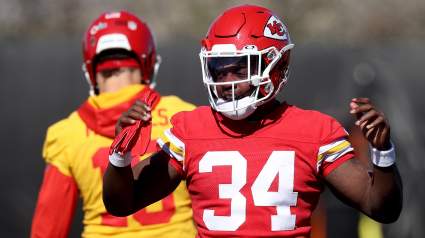 Chiefs Veteran RB Trolls Hater With Epic Photo [LOOK]