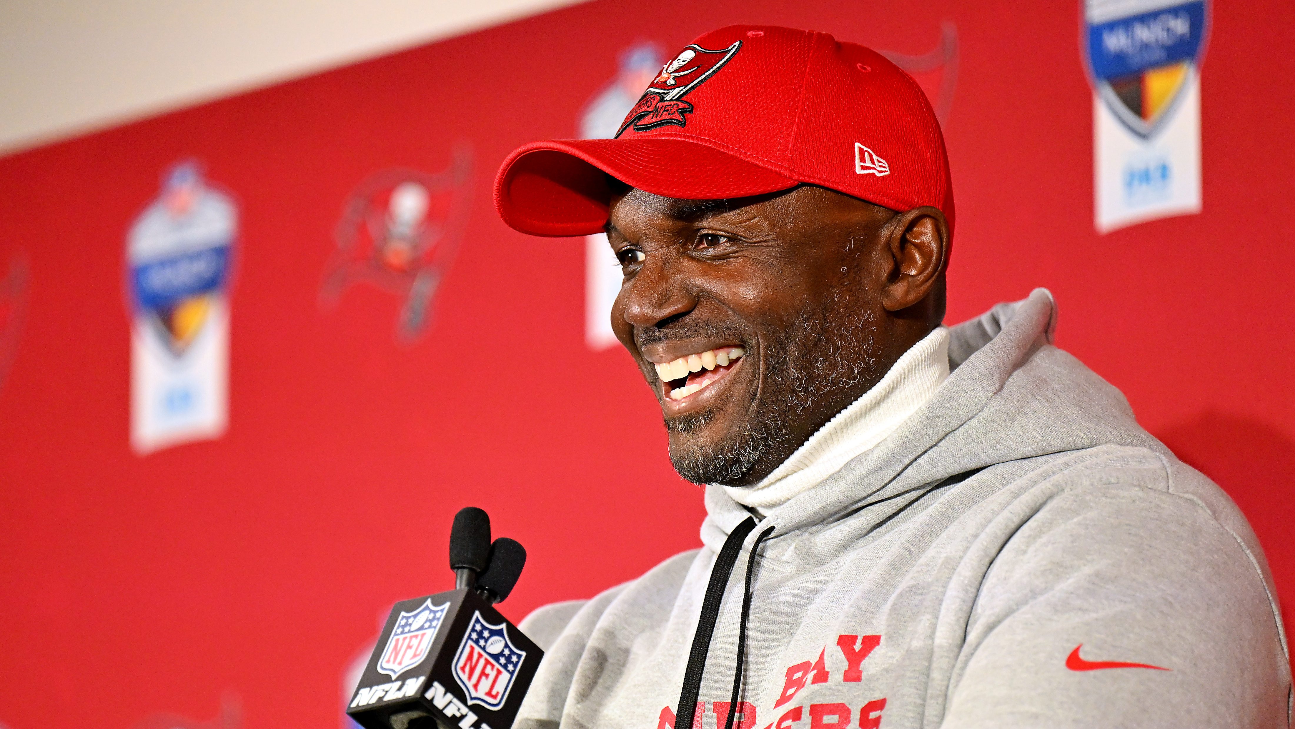 Bucs to Hire Ex-Cowboys RB Coach Skip Peete: Report | Heavy.com