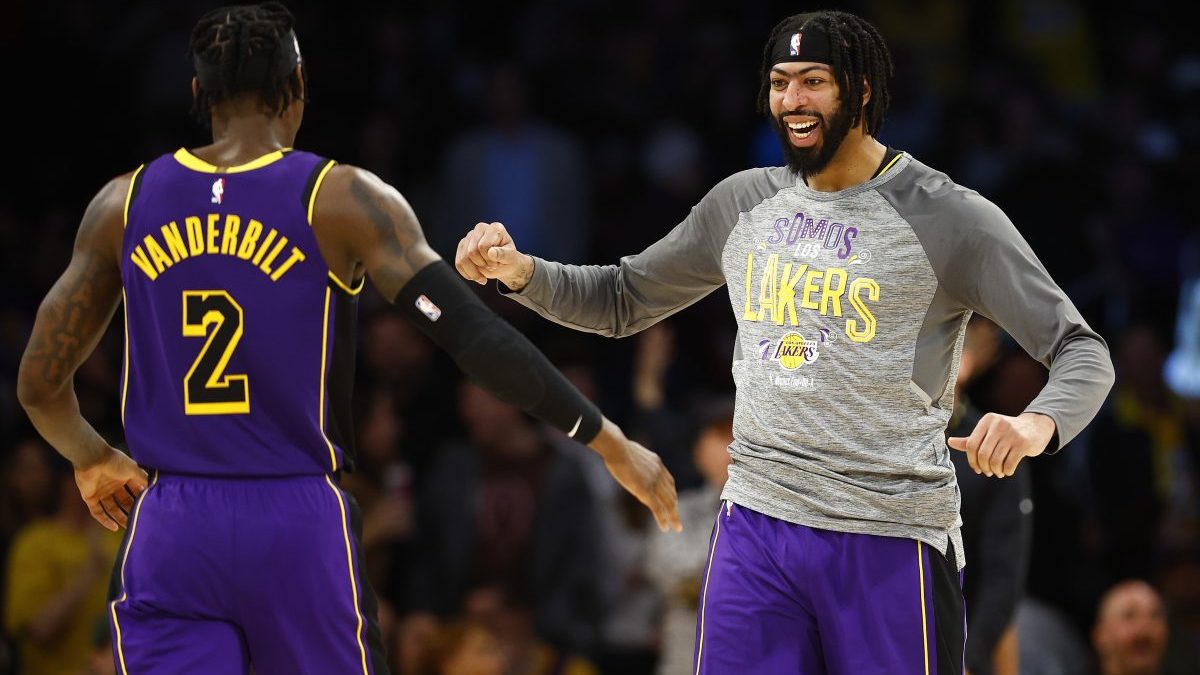 D'Angelo Russell's impressive return helps Lakers beat Raptors