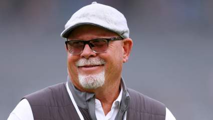Bucs Sign Jerry Rice Award-Winning Playmaker: Report
