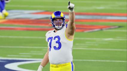 Bills Sign Former Super Bowl Champ Guard With Connection to OL Coach