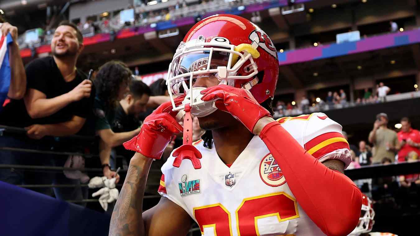 Chiefs News Kc Re Signs 7 Year Nfl Vet To New Contract